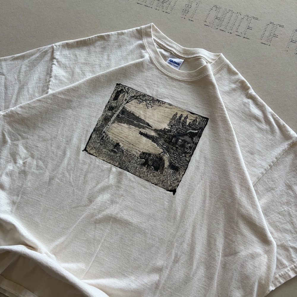 Vintage Y2K Gildan Bear Nature Graphic T-shirt